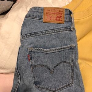 Levi’s high rise skinny jeans size 27. 721 fit